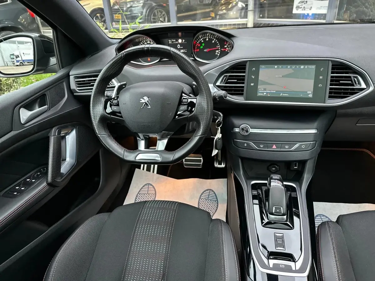 1.5 BlueHDi Blue Lease GT-Line / PANO