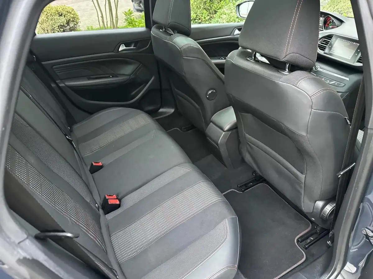 1.5 BlueHDi Blue Lease GT-Line / PANO