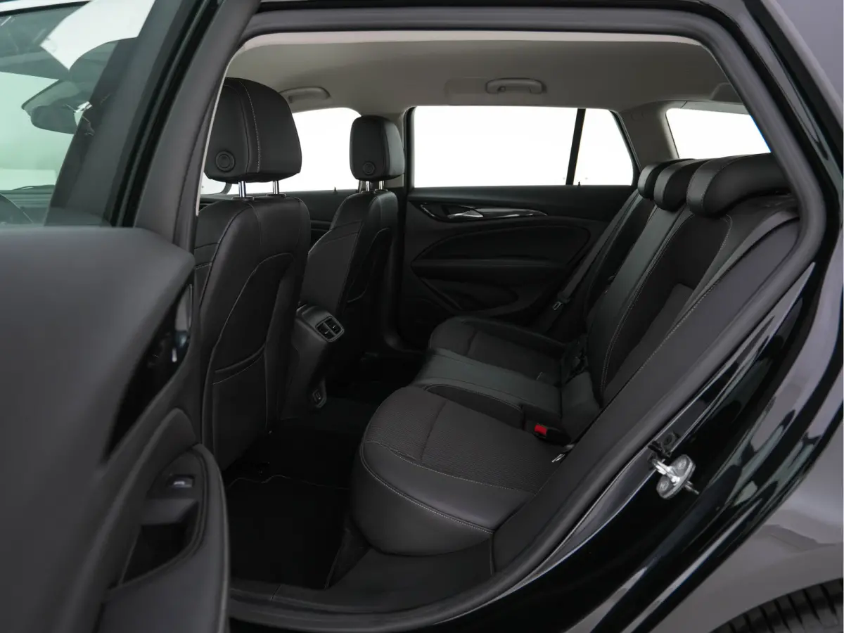 1.5 Turbo Business Executive Aut. *NAVI-FULLMAP | LEATHER-FABRIC | KEYLESS | DAB+ | SPORT-SEATS  | ECC | PDC | CRUISE | TOWBAR | CARPLAY | 18''ALU*