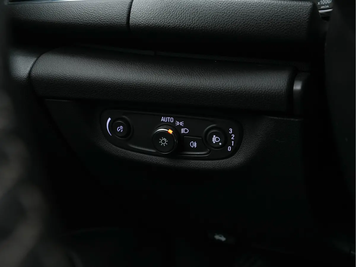 1.5 Turbo Business Executive Aut. *NAVI-FULLMAP | LEATHER-FABRIC | KEYLESS | DAB+ | SPORT-SEATS  | ECC | PDC | CRUISE | TOWBAR | CARPLAY | 18''ALU*