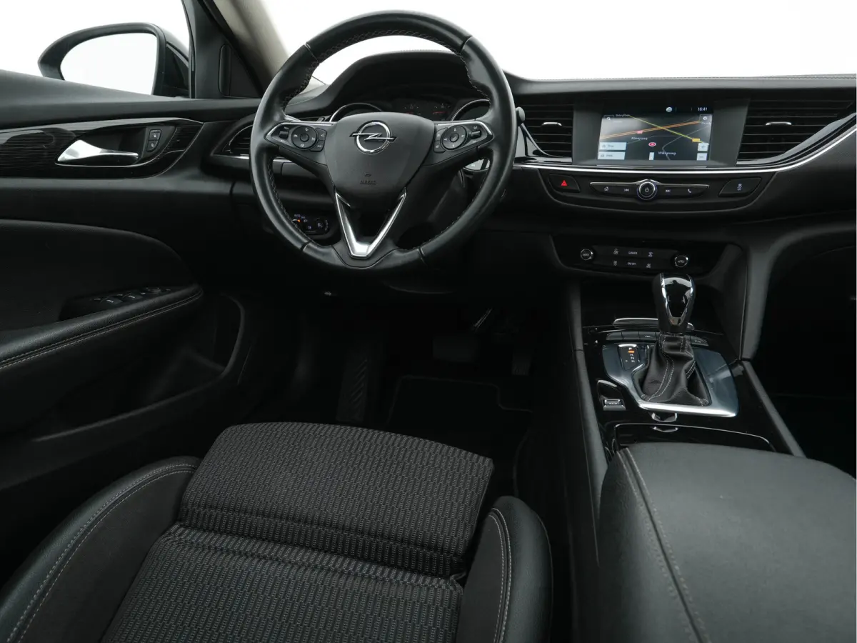 1.5 Turbo Business Executive Aut. *NAVI-FULLMAP | LEATHER-FABRIC | KEYLESS | DAB+ | SPORT-SEATS  | ECC | PDC | CRUISE | TOWBAR | CARPLAY | 18''ALU*