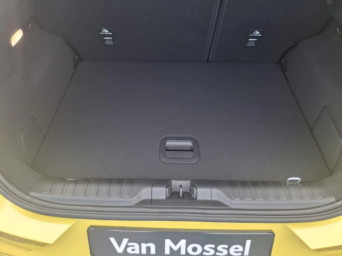 Premium 44 kWh | 170PK | Panoramadak | 19'' lichtmetalen velgen | Adaptive Cruisecontrol | Dodehoekdetectie | Cyber Yellow | Demovoertuig
