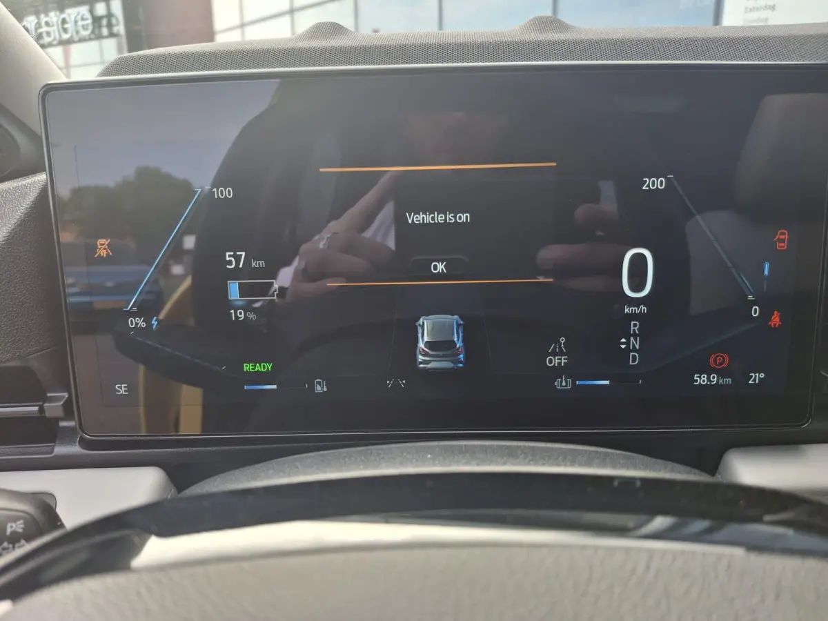 Premium 44 kWh | 170PK | Panoramadak | 19'' lichtmetalen velgen | Adaptive Cruisecontrol | Dodehoekdetectie | Cyber Yellow | Demovoertuig