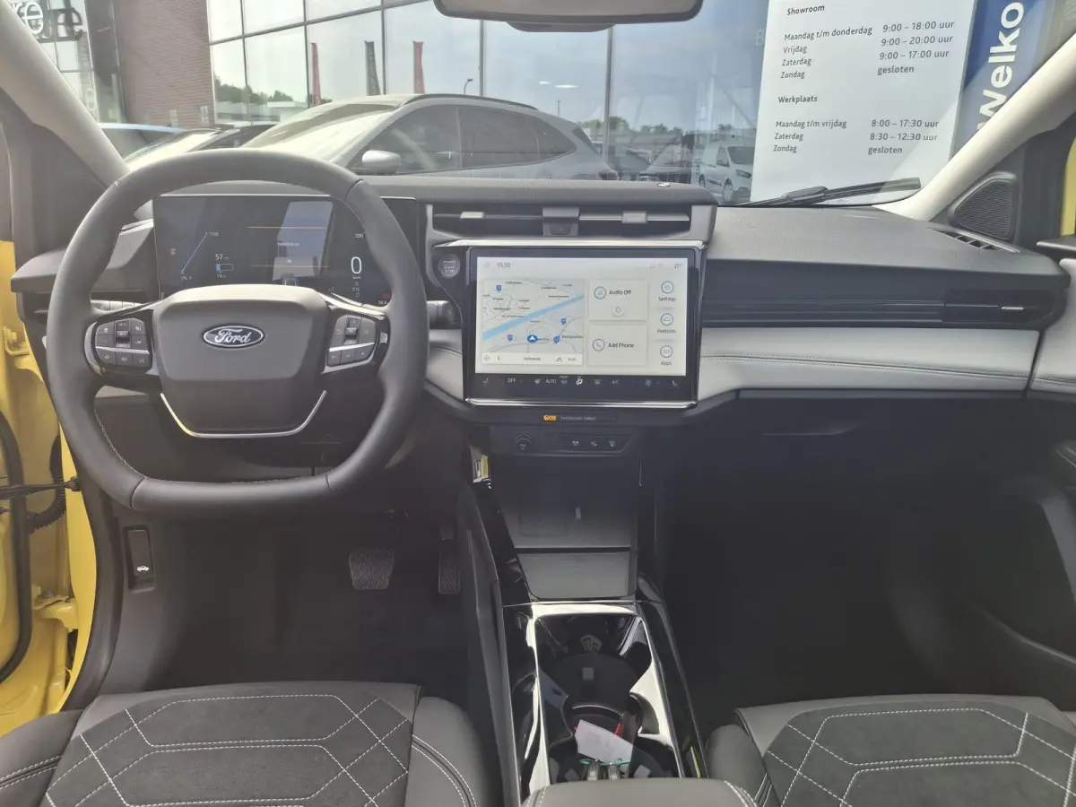 Premium 44 kWh | 170PK | Panoramadak | 19'' lichtmetalen velgen | Adaptive Cruisecontrol | Dodehoekdetectie | Cyber Yellow | Demovoertuig