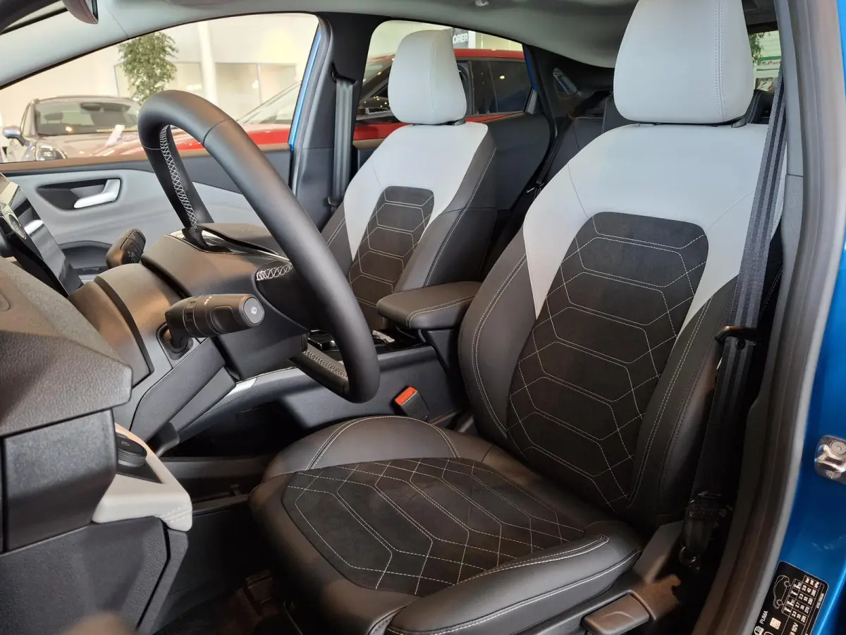 Premium 44 kWh | €3000 Ford voordeel | Nieuw te bestellen| Panoramadak | Winter Pack | Afneembare Trekhaak | Adaptive cruise control | Dodehoekdetectie |
