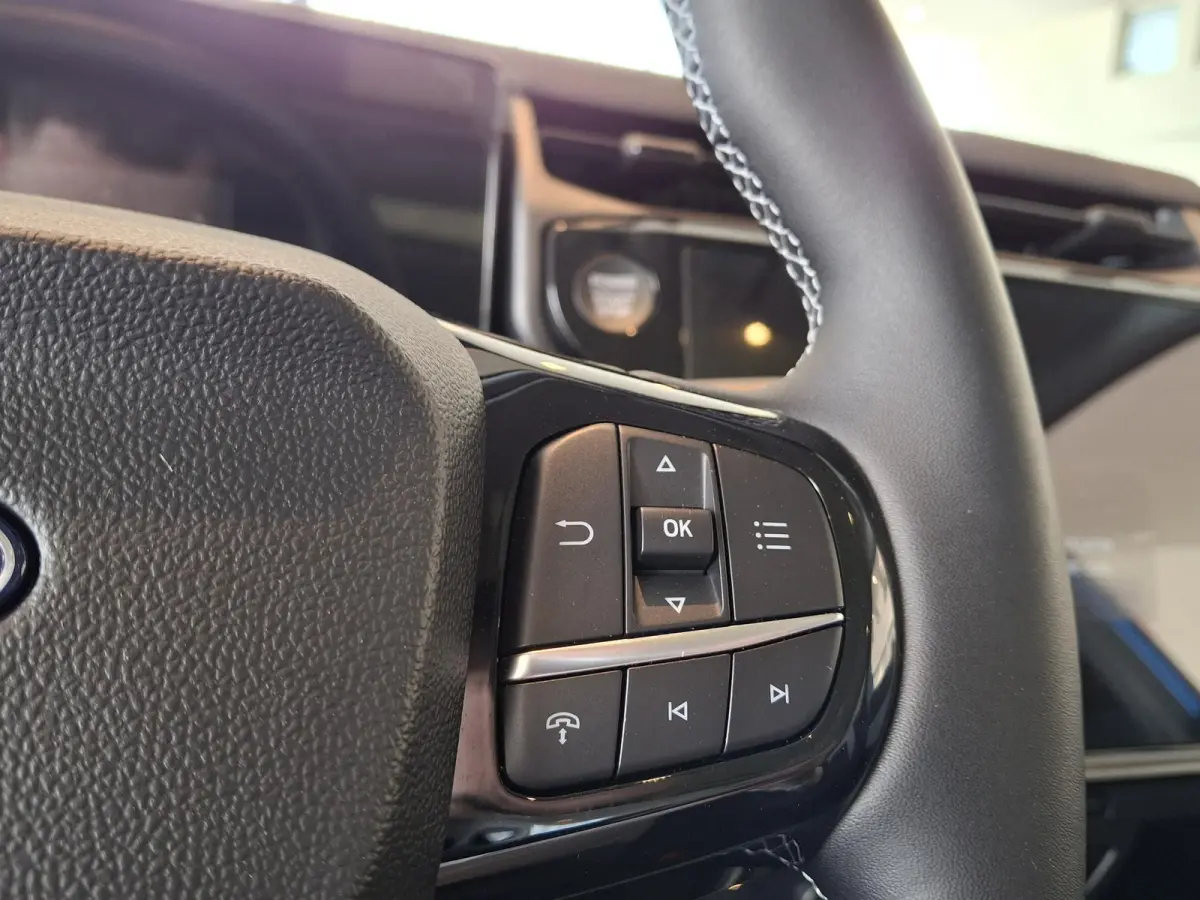 Premium 44 kWh | €3000 Ford voordeel | Nieuw te bestellen| Panoramadak | Winter Pack | Afneembare Trekhaak | Adaptive cruise control | Dodehoekdetectie |