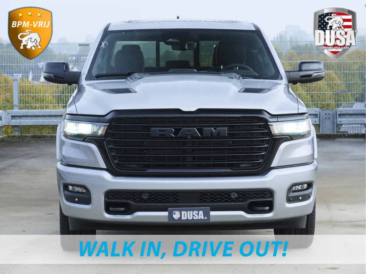 1500 | Laramie | Premium Night | 3.0L I6 Hurricane | Crew Cab | 4X4 | BPM-VRIJ | Niveau regeling | Passenger Display | Getoonde accessoires zijn verkrijgbaar tegen meerprijs