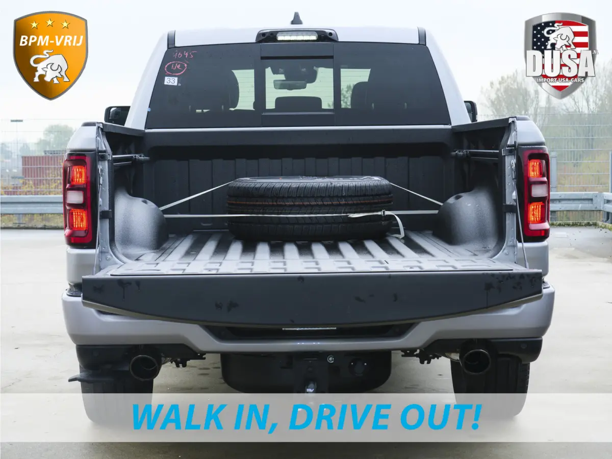 1500 | Laramie | Premium Night | 3.0L I6 Hurricane | Crew Cab | 4X4 | BPM-VRIJ | Niveau regeling | Passenger Display | Getoonde accessoires zijn verkrijgbaar tegen meerprijs