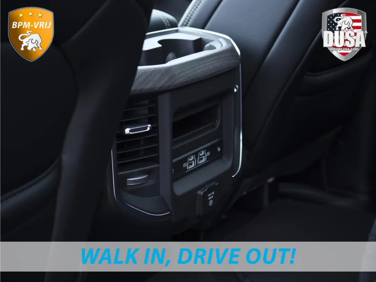 1500 | Laramie | Premium Night | 3.0L I6 Hurricane | Crew Cab | 4X4 | BPM-VRIJ | Niveau regeling | Passenger Display | Getoonde accessoires zijn verkrijgbaar tegen meerprijs