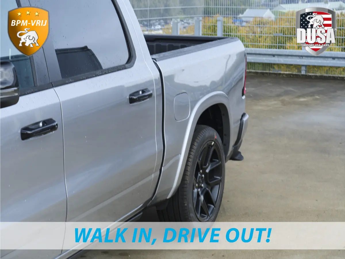1500 | Laramie | Premium Night | 3.0L I6 Hurricane | Crew Cab | 4X4 | BPM-VRIJ | Niveau regeling | Passenger Display | Getoonde accessoires zijn verkrijgbaar tegen meerprijs