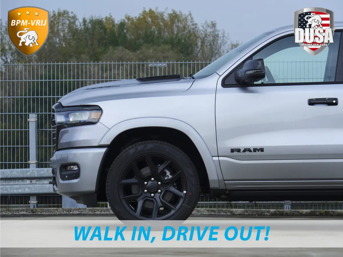 1500 | Laramie | Premium Night | 3.0L I6 Hurricane | Crew Cab | 4X4 | BPM-VRIJ | Niveau regeling | Passenger Display | Getoonde accessoires zijn verkrijgbaar tegen meerprijs
