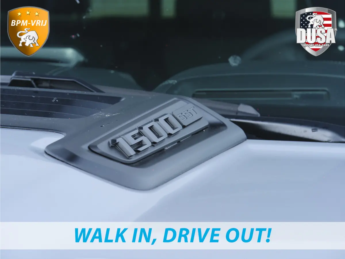 1500 | Laramie | Premium Night | 3.0L I6 Hurricane | Crew Cab | 4X4 | BPM-VRIJ | Niveau regeling | Passenger Display | Getoonde accessoires zijn verkrijgbaar tegen meerprijs
