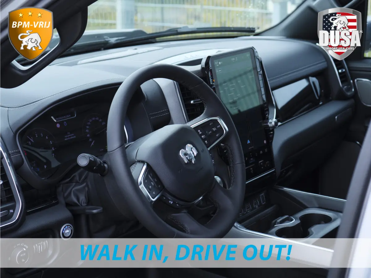 1500 | Laramie | Premium Night | 3.0L I6 Hurricane | Crew Cab | 4X4 | BPM-VRIJ | Niveau regeling | Passenger Display | Getoonde accessoires zijn verkrijgbaar tegen meerprijs
