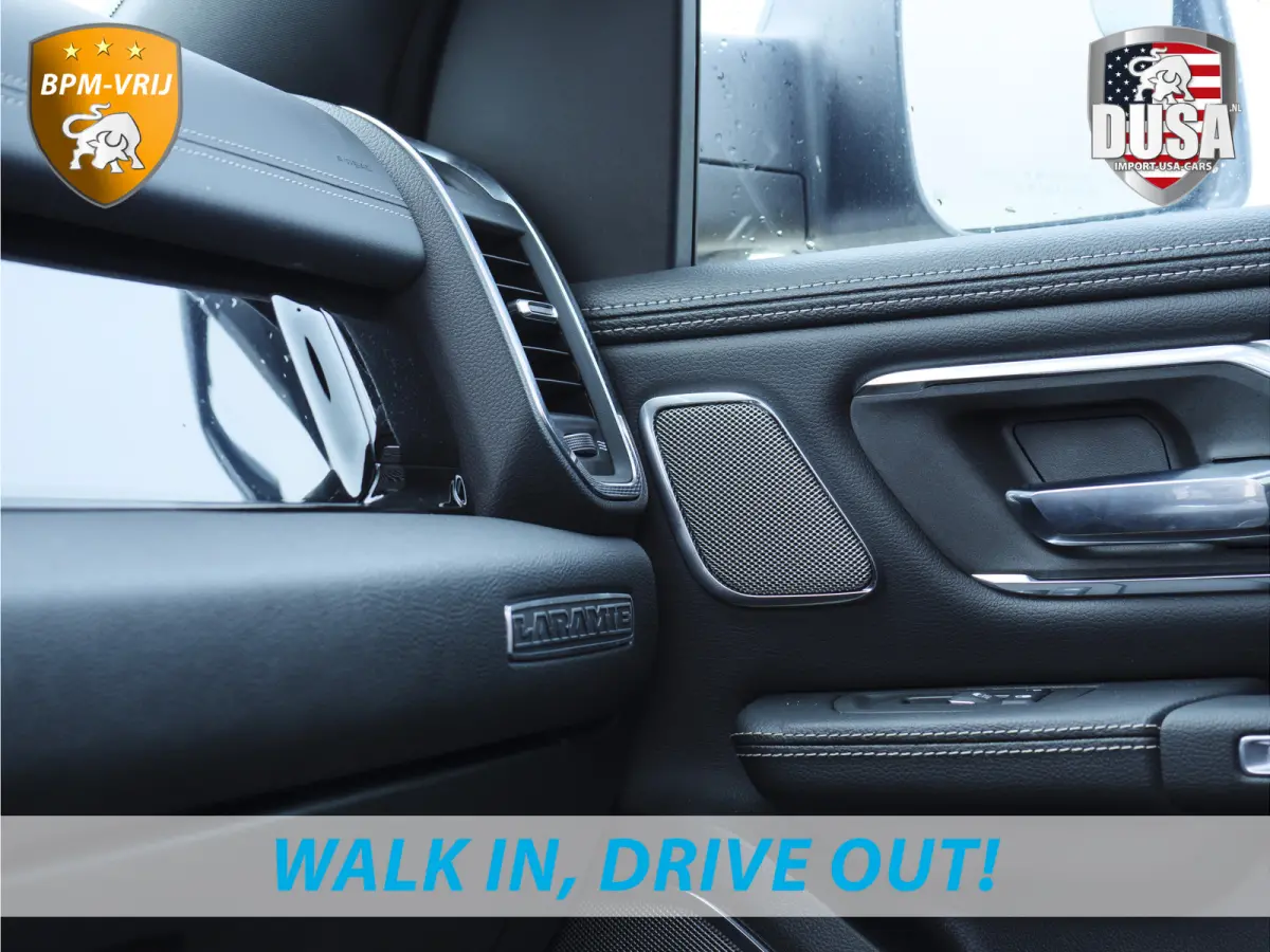 1500 | Laramie | Premium Night | 3.0L I6 Hurricane | Crew Cab | 4X4 | BPM-VRIJ | Niveau regeling | Passenger Display | Getoonde accessoires zijn verkrijgbaar tegen meerprijs