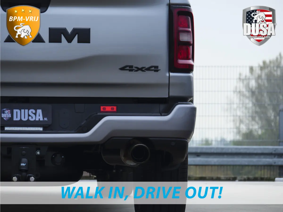1500 | Laramie | Premium Night | 3.0L I6 Hurricane | Crew Cab | 4X4 | BPM-VRIJ | Niveau regeling | Passenger Display | Getoonde accessoires zijn verkrijgbaar tegen meerprijs
