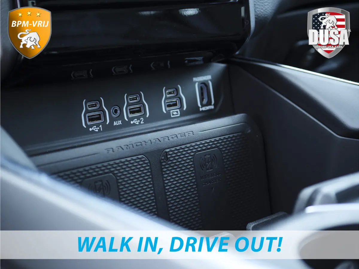 1500 | Laramie | Premium Night | 3.0L I6 Hurricane | Crew Cab | 4X4 | BPM-VRIJ | Niveau regeling | Passenger Display | Getoonde accessoires zijn verkrijgbaar tegen meerprijs