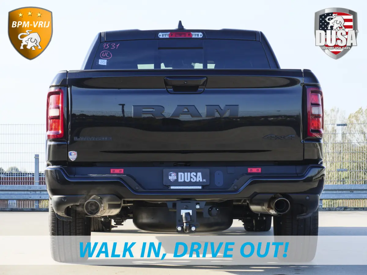 1500 | Laramie | Night | 3.0L I6 Hurricane | Crew Cab | 4X4 | BPM-VRIJ | Panorama | 14,4-inch Touchscreen | Getoonde accessoires zijn verkrijgbaar tegen meerprijs