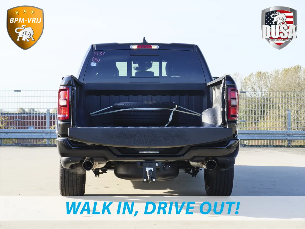 1500 | Laramie | Night | 3.0L I6 Hurricane | Crew Cab | 4X4 | BPM-VRIJ | Panorama | 14,4-inch Touchscreen | Getoonde accessoires zijn verkrijgbaar tegen meerprijs