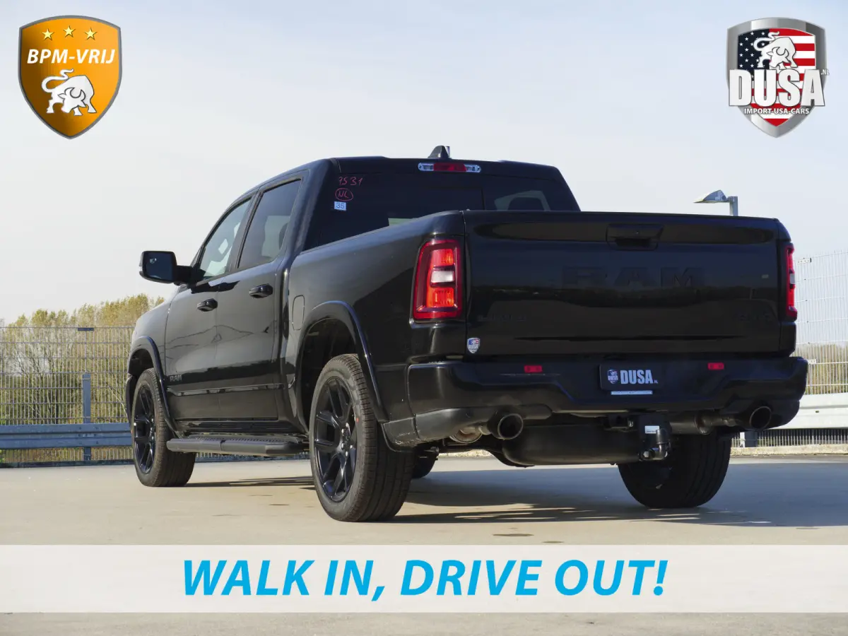 1500 | Laramie | Night | 3.0L I6 Hurricane | Crew Cab | 4X4 | BPM-VRIJ | Panorama | 14,4-inch Touchscreen | Getoonde accessoires zijn verkrijgbaar tegen meerprijs