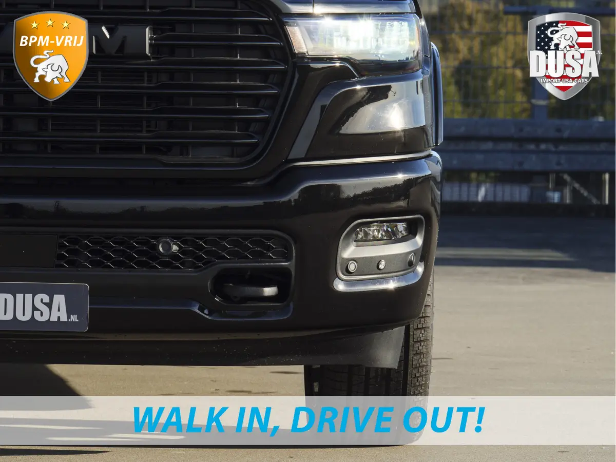 1500 | Laramie | Night | 3.0L I6 Hurricane | Crew Cab | 4X4 | BPM-VRIJ | Panorama | 14,4-inch Touchscreen | Getoonde accessoires zijn verkrijgbaar tegen meerprijs