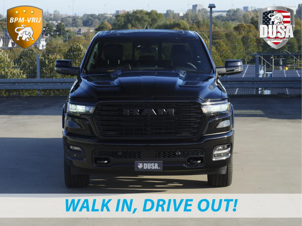 1500 | Laramie | Night | 3.0L I6 Hurricane | Crew Cab | 4X4 | BPM-VRIJ | Panorama | 14,4-inch Touchscreen | Getoonde accessoires zijn verkrijgbaar tegen meerprijs