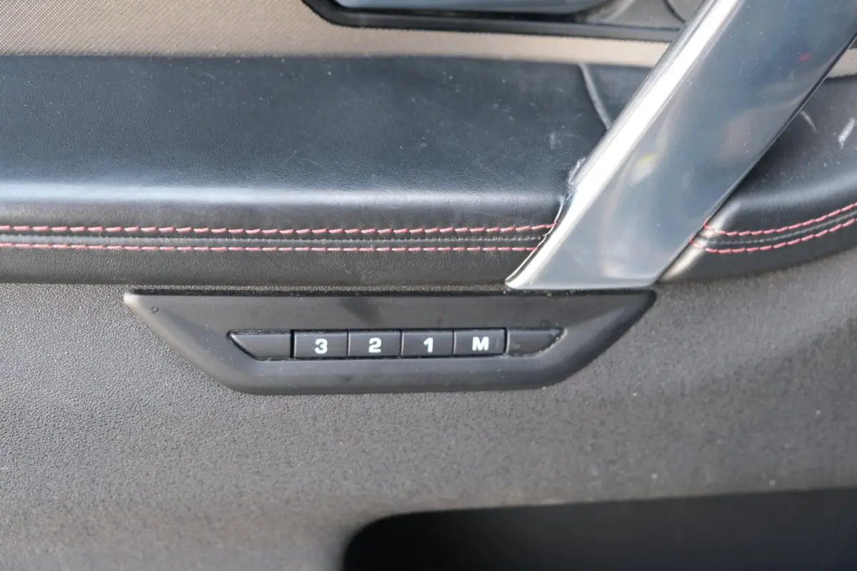 D180 2.0 R-Dynamic S Facelift Navi Cam Led Volleder Pdc Trekhaak Memory