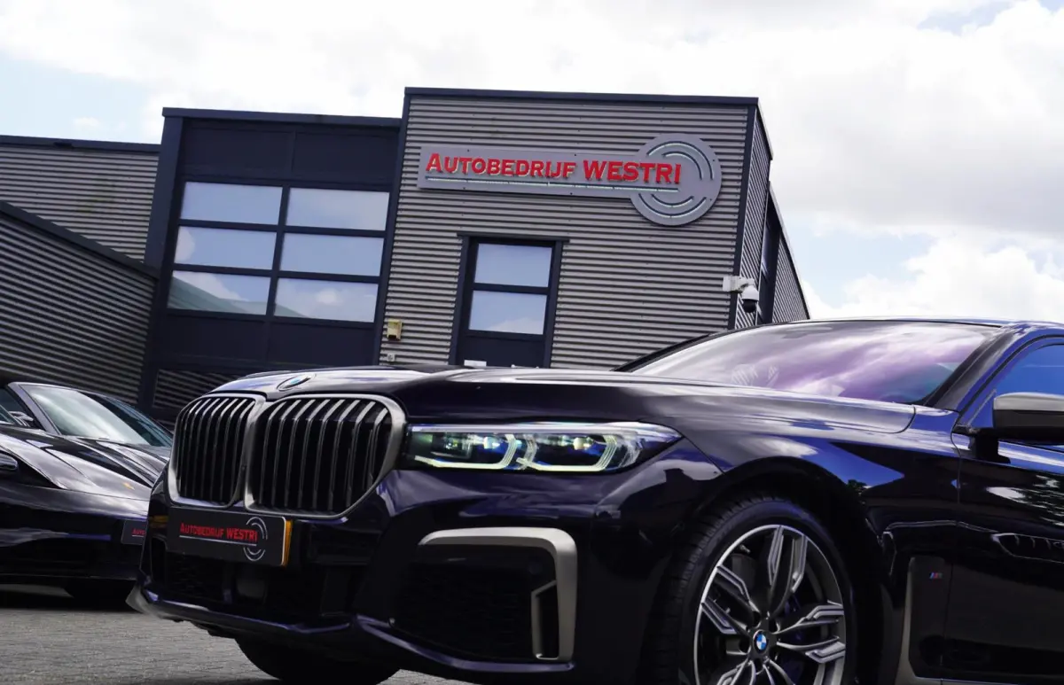M760Li xDrive High Executive | Massage | TV | Koelbox | HuD | BMW Drive Assisted | 360 cam | Stoelkoeling | Bowers |
