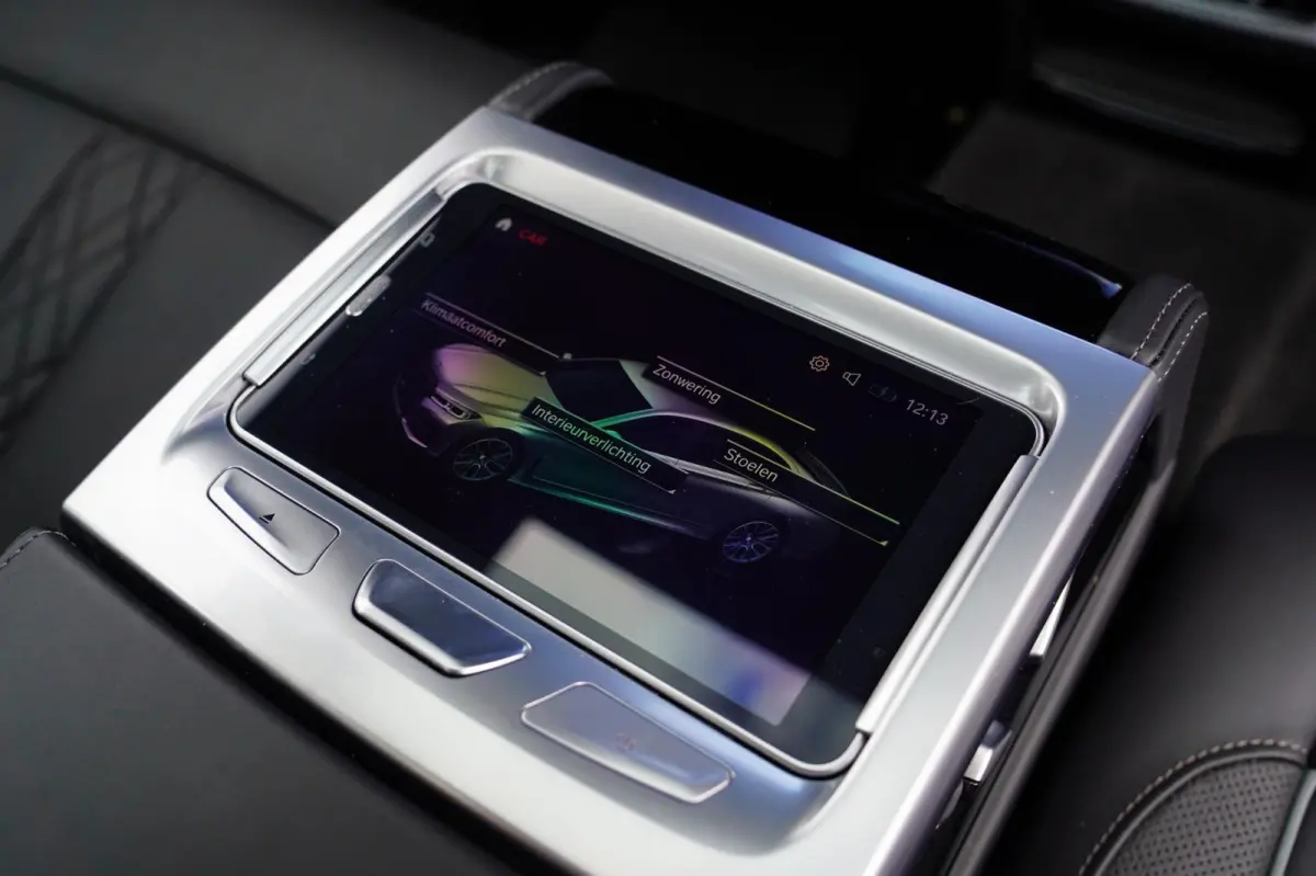 M760Li xDrive High Executive | Massage | TV | Koelbox | HuD | BMW Drive Assisted | 360 cam | Stoelkoeling | Bowers |