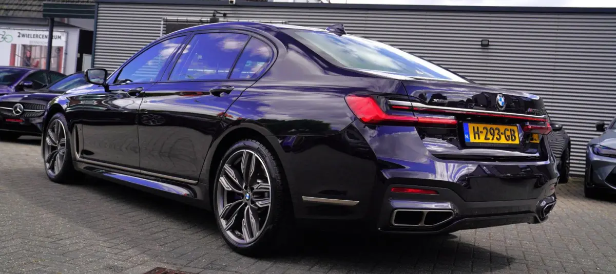 M760Li xDrive High Executive | Massage | TV | Koelbox | HuD | BMW Drive Assisted | 360 cam | Stoelkoeling | Bowers |