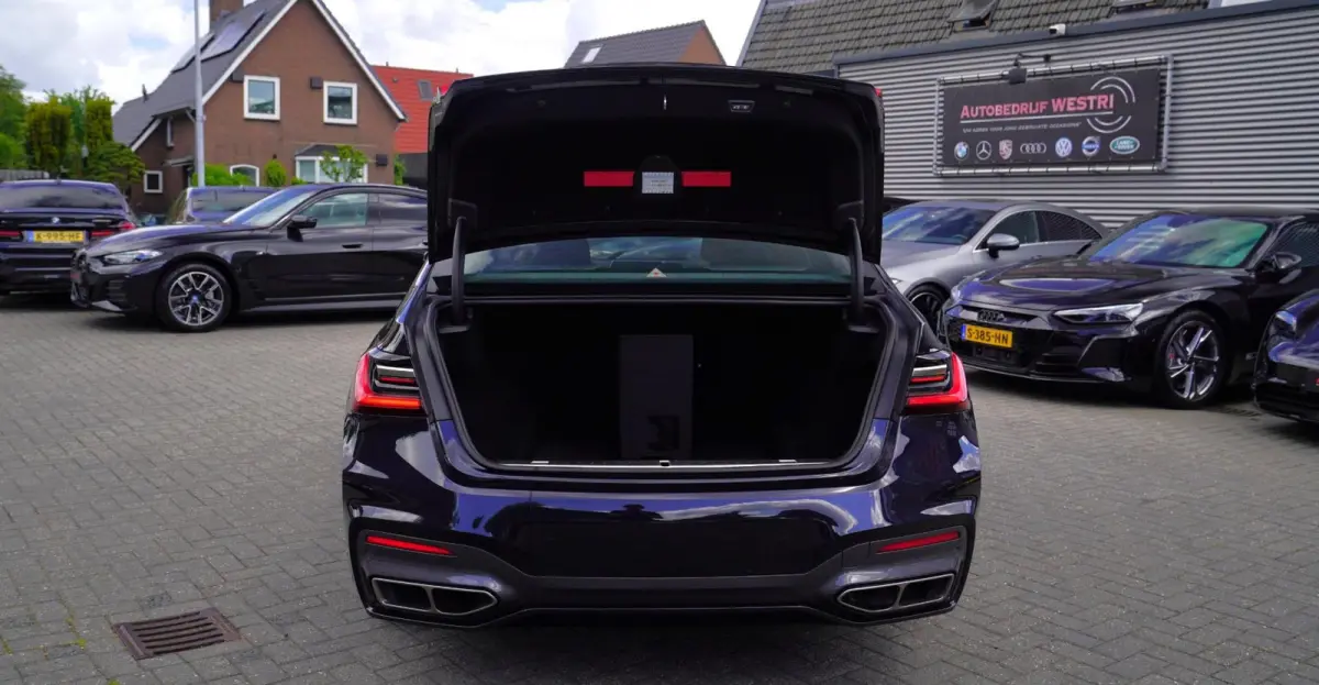 M760Li xDrive High Executive | Massage | TV | Koelbox | HuD | BMW Drive Assisted | 360 cam | Stoelkoeling | Bowers |