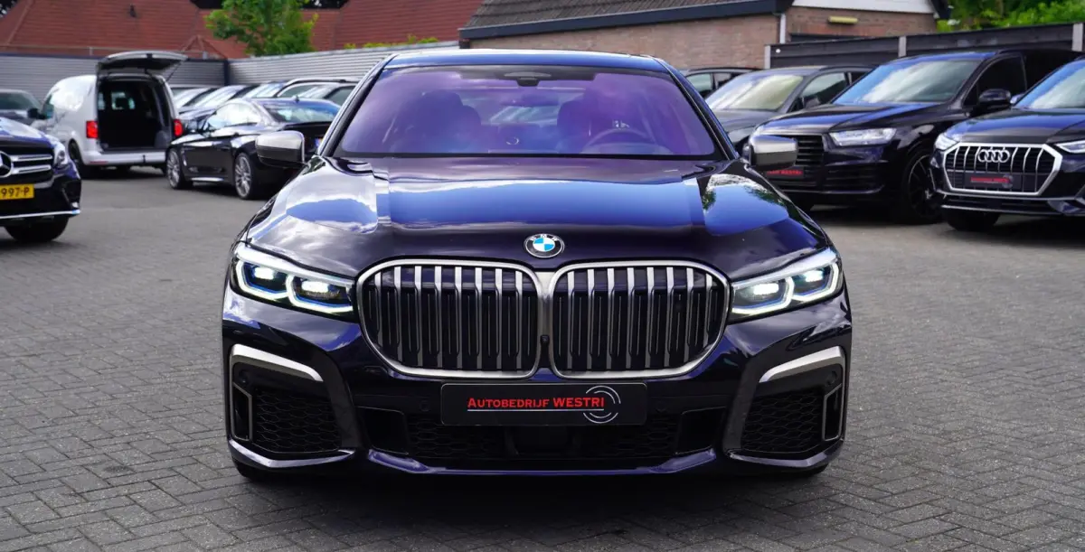 M760Li xDrive High Executive | Massage | TV | Koelbox | HuD | BMW Drive Assisted | 360 cam | Stoelkoeling | Bowers |
