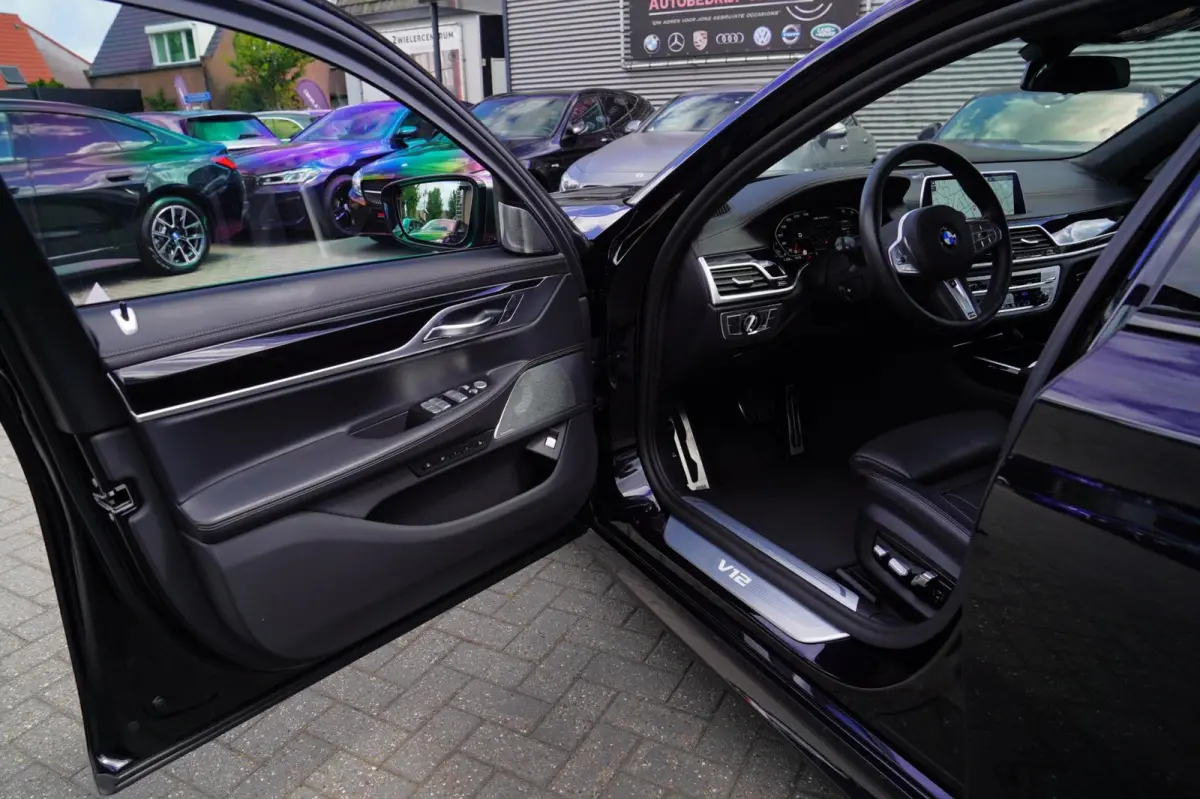 M760Li xDrive High Executive | Massage | TV | Koelbox | HuD | BMW Drive Assisted | 360 cam | Stoelkoeling | Bowers |