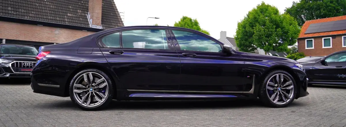M760Li xDrive High Executive | Massage | TV | Koelbox | HuD | BMW Drive Assisted | 360 cam | Stoelkoeling | Bowers |