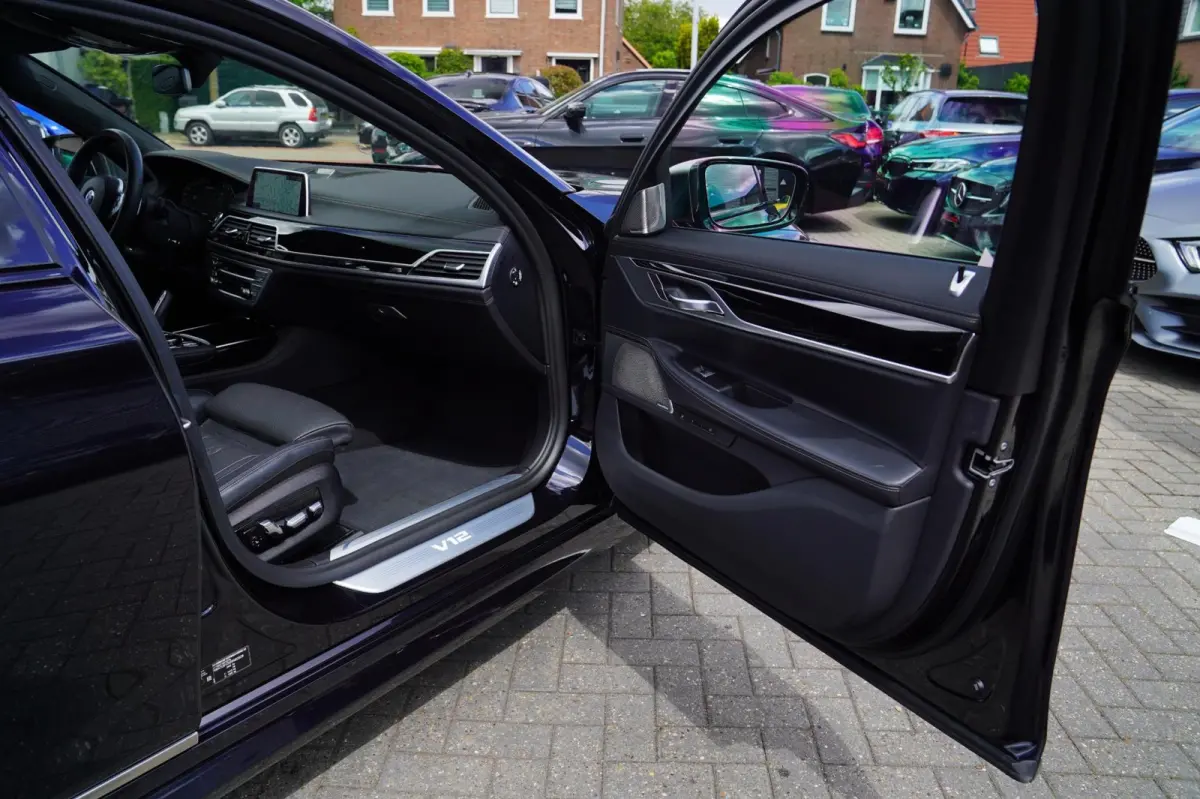 M760Li xDrive High Executive | Massage | TV | Koelbox | HuD | BMW Drive Assisted | 360 cam | Stoelkoeling | Bowers |