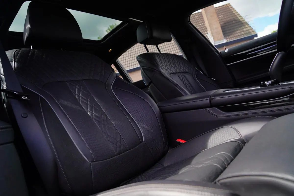 M760Li xDrive High Executive | Massage | TV | Koelbox | HuD | BMW Drive Assisted | 360 cam | Stoelkoeling | Bowers |