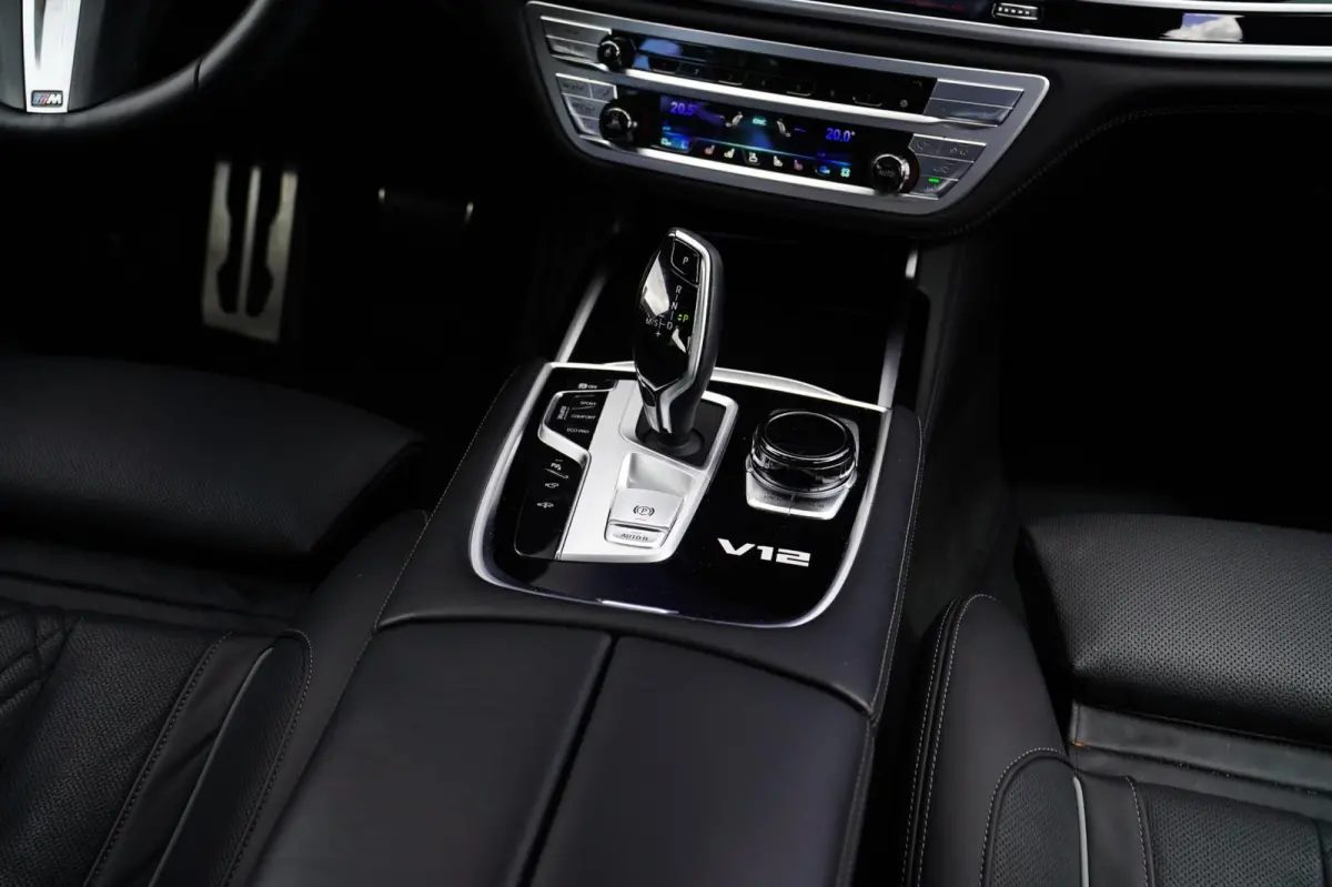 M760Li xDrive High Executive | Massage | TV | Koelbox | HuD | BMW Drive Assisted | 360 cam | Stoelkoeling | Bowers |