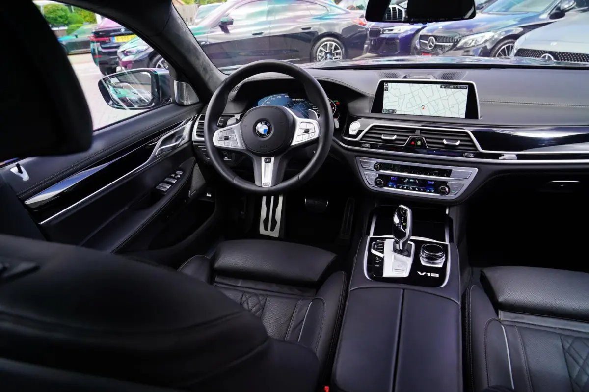 M760Li xDrive High Executive | Massage | TV | Koelbox | HuD | BMW Drive Assisted | 360 cam | Stoelkoeling | Bowers |