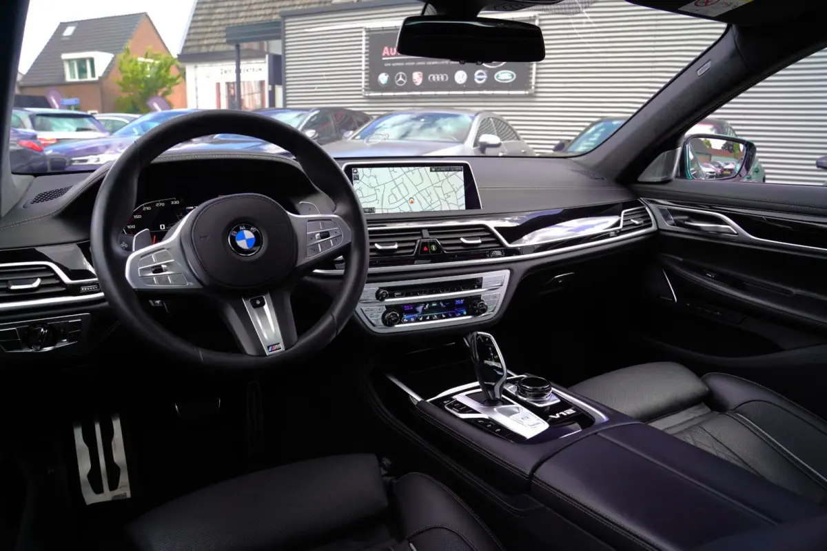 M760Li xDrive High Executive | Massage | TV | Koelbox | HuD | BMW Drive Assisted | 360 cam | Stoelkoeling | Bowers |