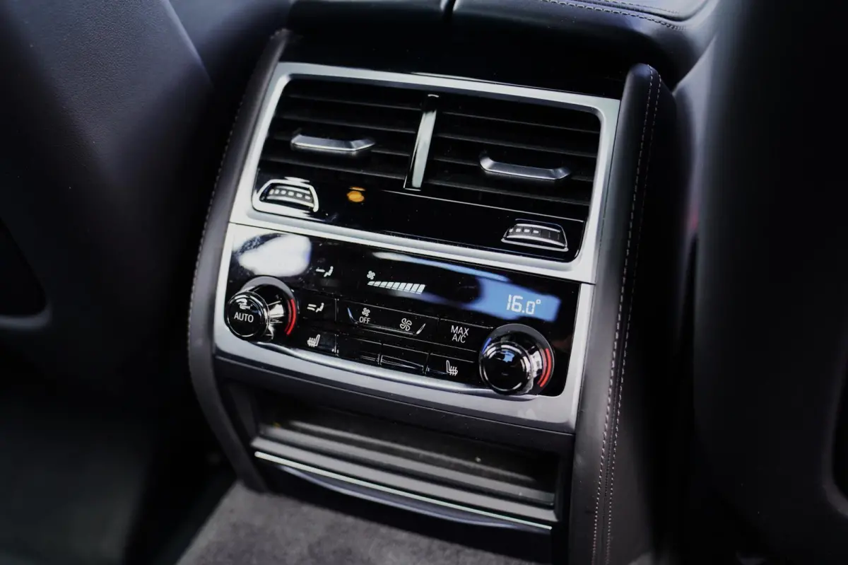 M760Li xDrive High Executive | Massage | TV | Koelbox | HuD | BMW Drive Assisted | 360 cam | Stoelkoeling | Bowers |