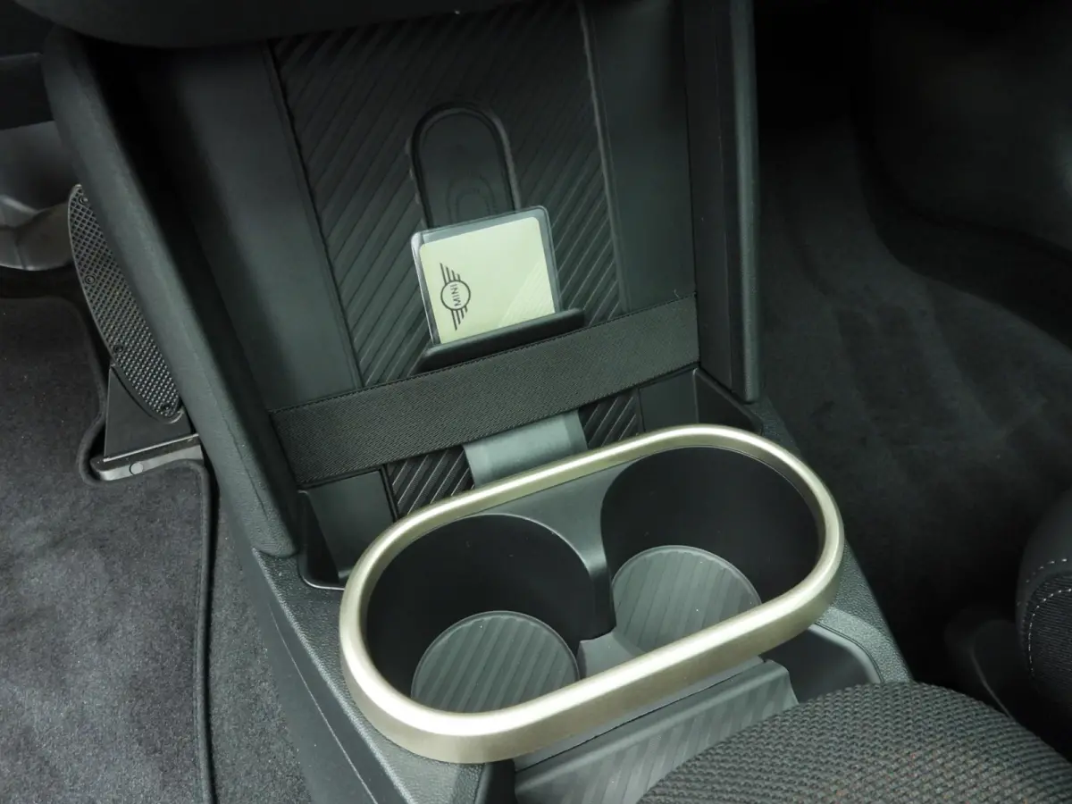 Cooper C C John Cooper Works Trim / Pakket M / Panoramadak / Park assist / Head-up / Alu wielen 17 inch
