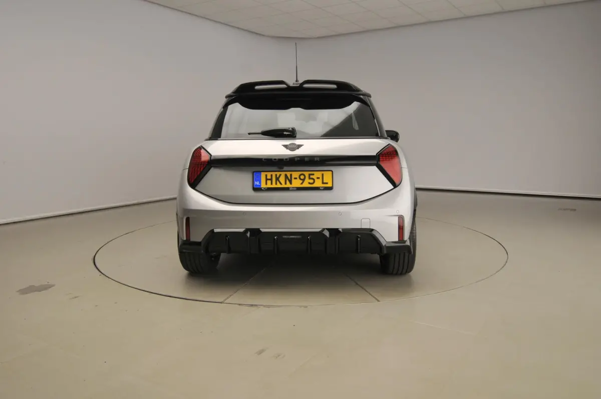 Cooper C C John Cooper Works Trim / Pakket M / Panoramadak / Park assist / Head-up / Alu wielen 17 inch
