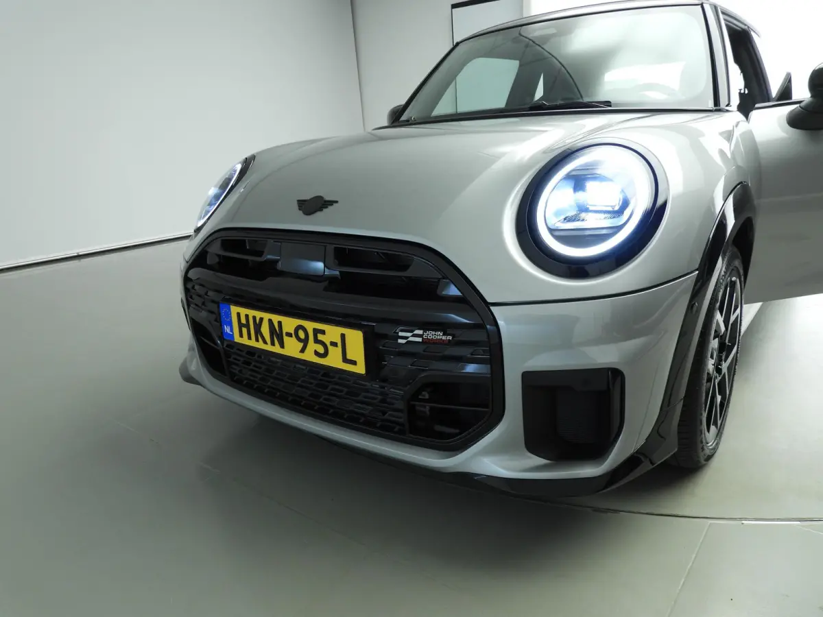 Cooper C C John Cooper Works Trim / Pakket M / Panoramadak / Park assist / Head-up / Alu wielen 17 inch