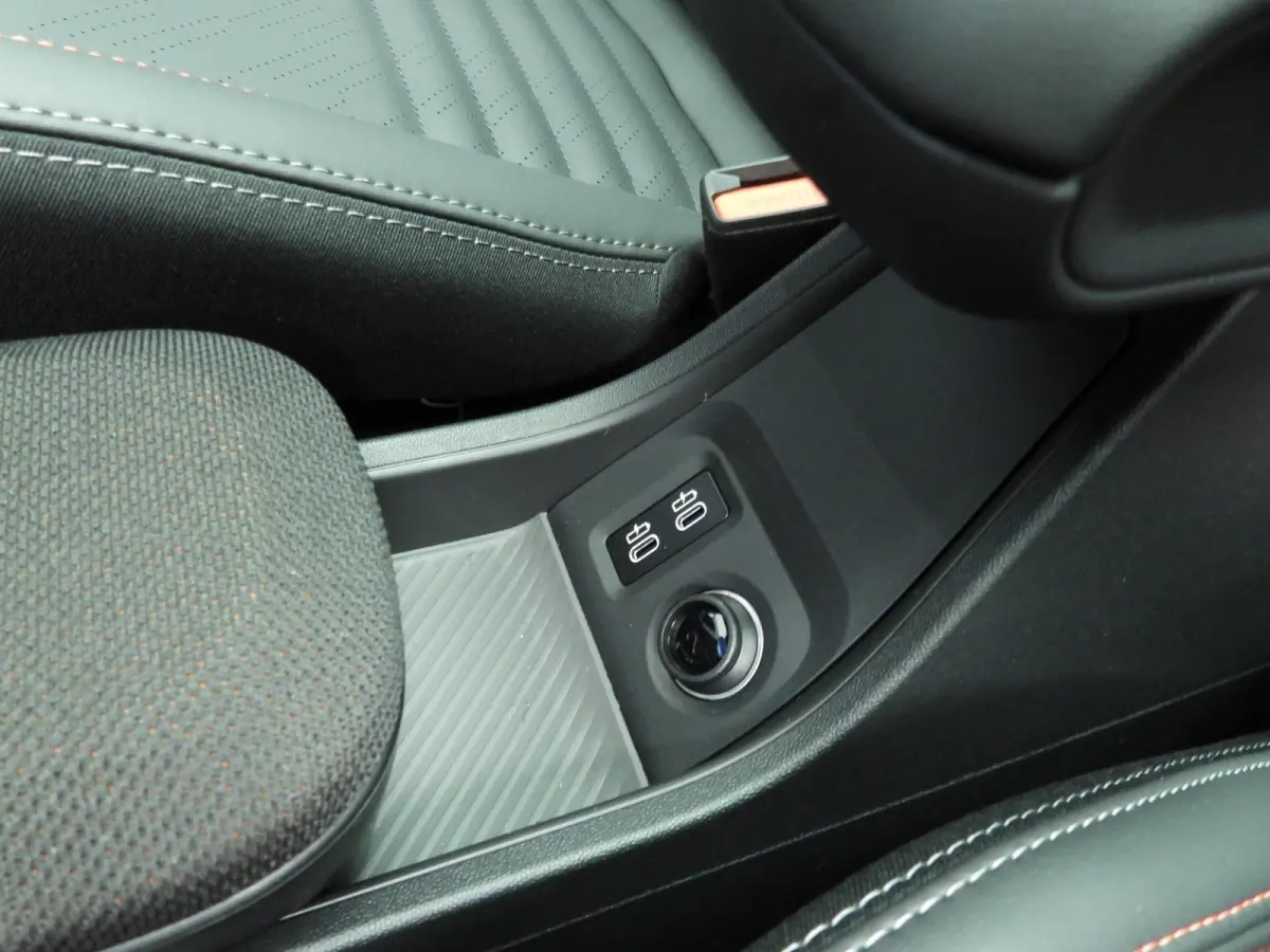 Cooper C C John Cooper Works Trim / Pakket M / Panoramadak / Park assist / Head-up / Alu wielen 17 inch