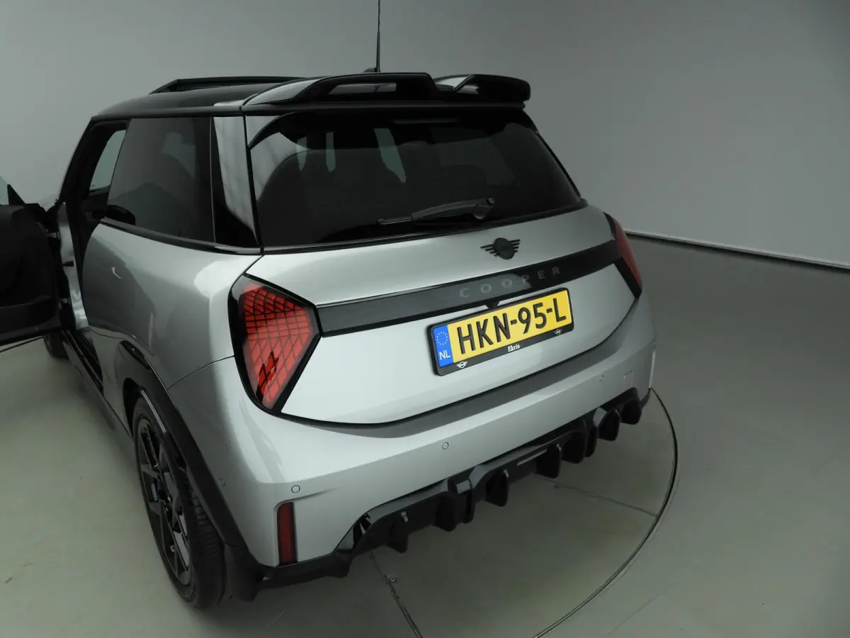 Cooper C C John Cooper Works Trim / Pakket M / Panoramadak / Park assist / Head-up / Alu wielen 17 inch