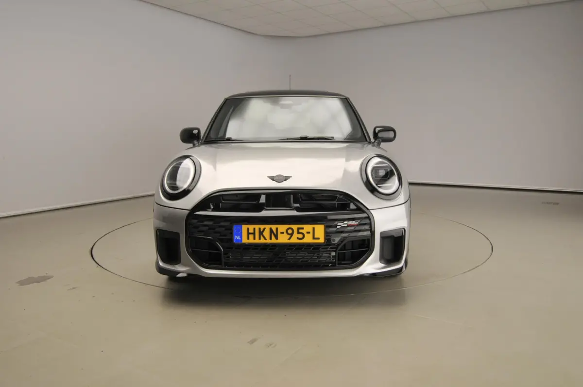 Cooper C C John Cooper Works Trim / Pakket M / Panoramadak / Park assist / Head-up / Alu wielen 17 inch