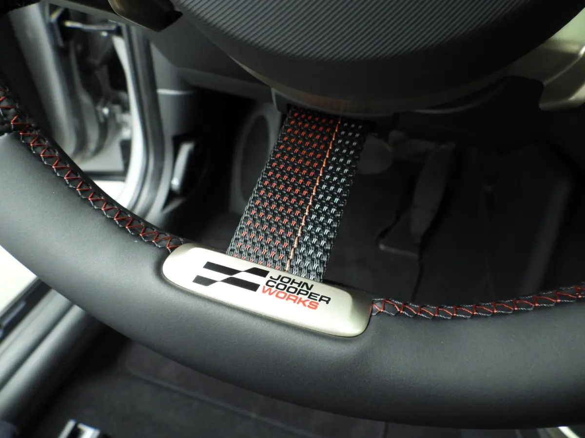 Cooper C C John Cooper Works Trim / Pakket M / Panoramadak / Park assist / Head-up / Alu wielen 17 inch