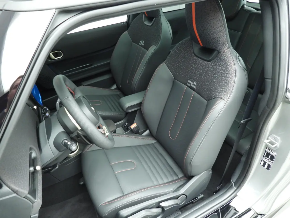 Cooper C C John Cooper Works Trim / Pakket M / Panoramadak / Park assist / Head-up / Alu wielen 17 inch