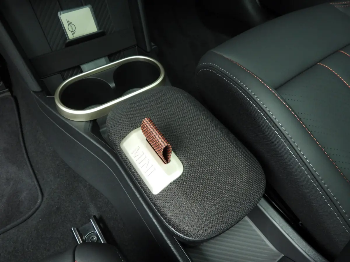 Cooper C C John Cooper Works Trim / Pakket M / Panoramadak / Park assist / Head-up / Alu wielen 17 inch