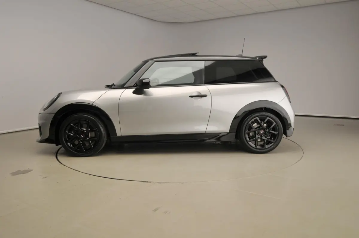 Cooper C C John Cooper Works Trim / Pakket M / Panoramadak / Park assist / Head-up / Alu wielen 17 inch