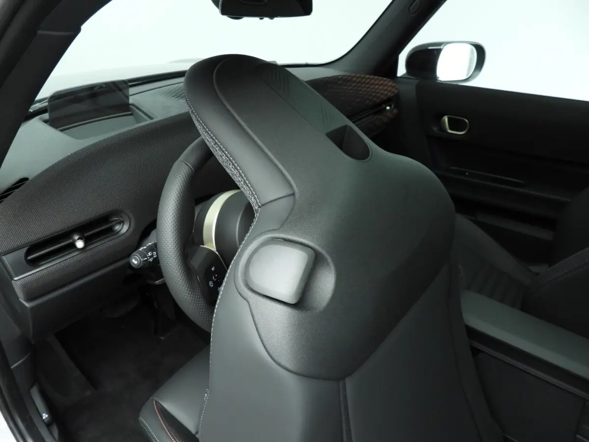 Cooper C C John Cooper Works Trim / Pakket M / Panoramadak / Park assist / Head-up / Alu wielen 17 inch